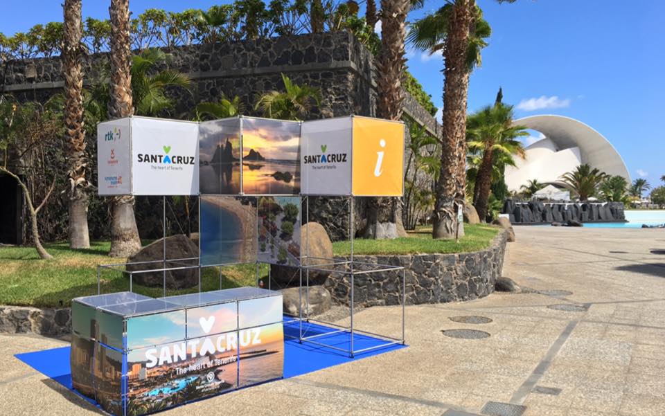 Custom-built stand produced by Click Comunicación