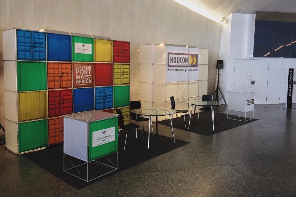 Custom-built stand produced by Click Comunicación