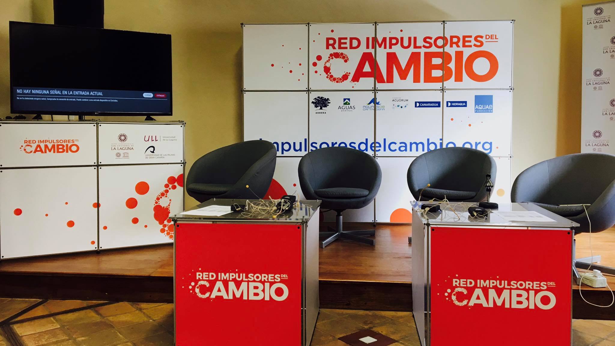 Custom-built stand produced by Click Comunicación