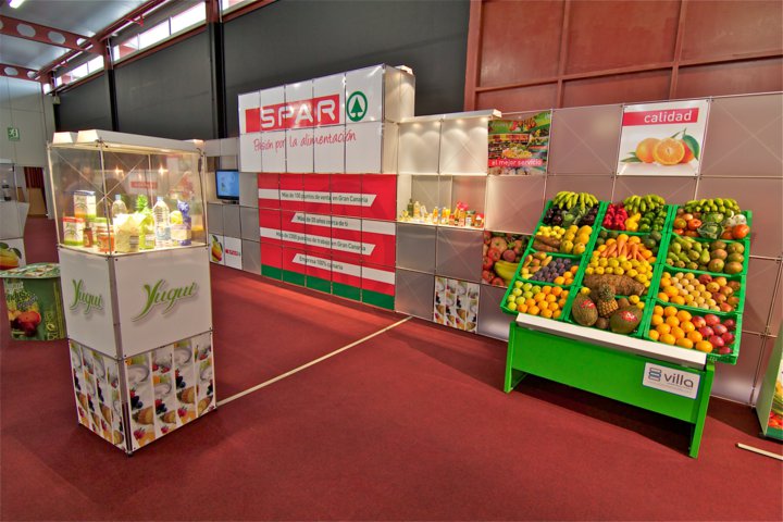 Custom-built stand produced by Click Comunicación