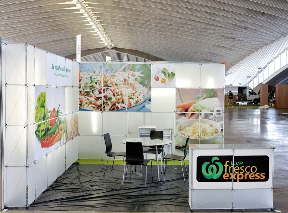 Custom-built stand produced by Click Comunicación