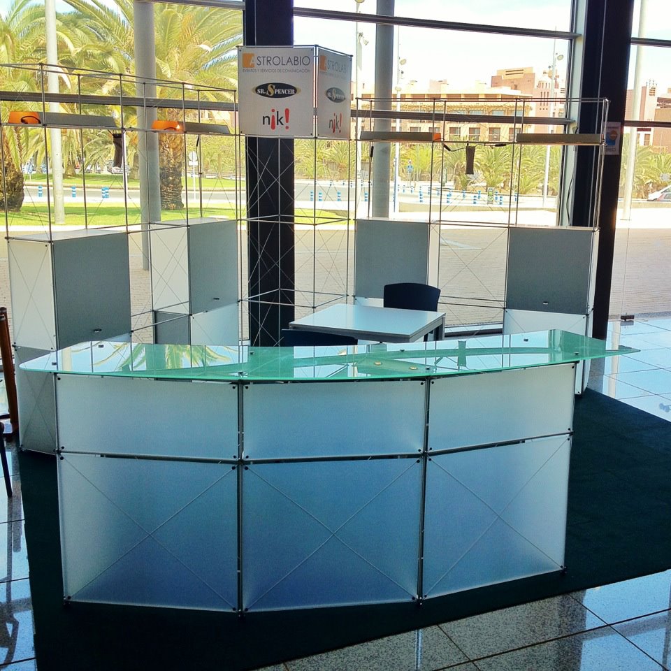 Custom-built stand produced by Click Comunicación