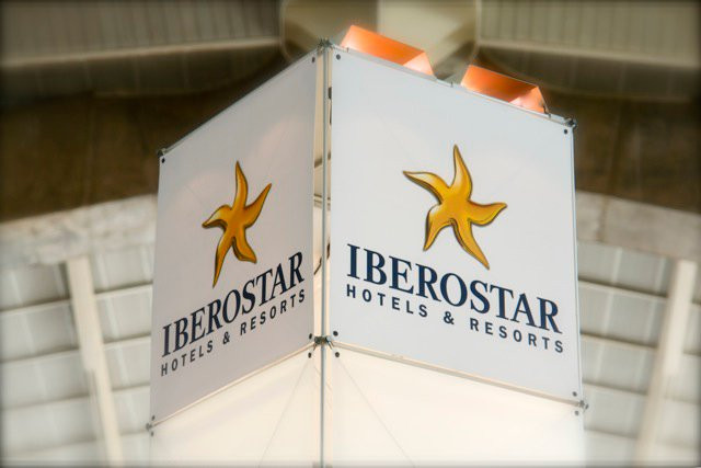Custom-built stand produced for Iberostar by Click Comunicación
