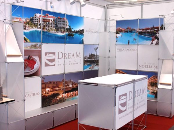 Click Comunicación stand at a trade fair